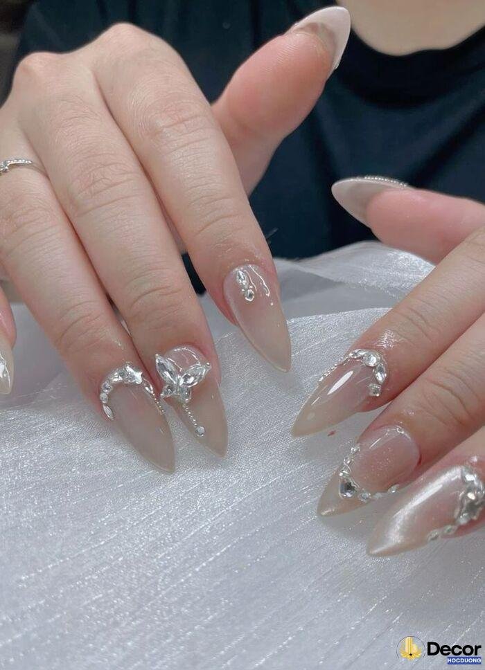 nail đính đá chất