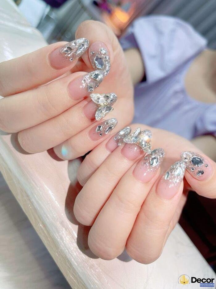 nail đính đá cực sang