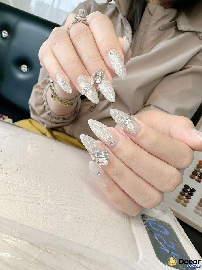 nail đính đá ngầu nhất