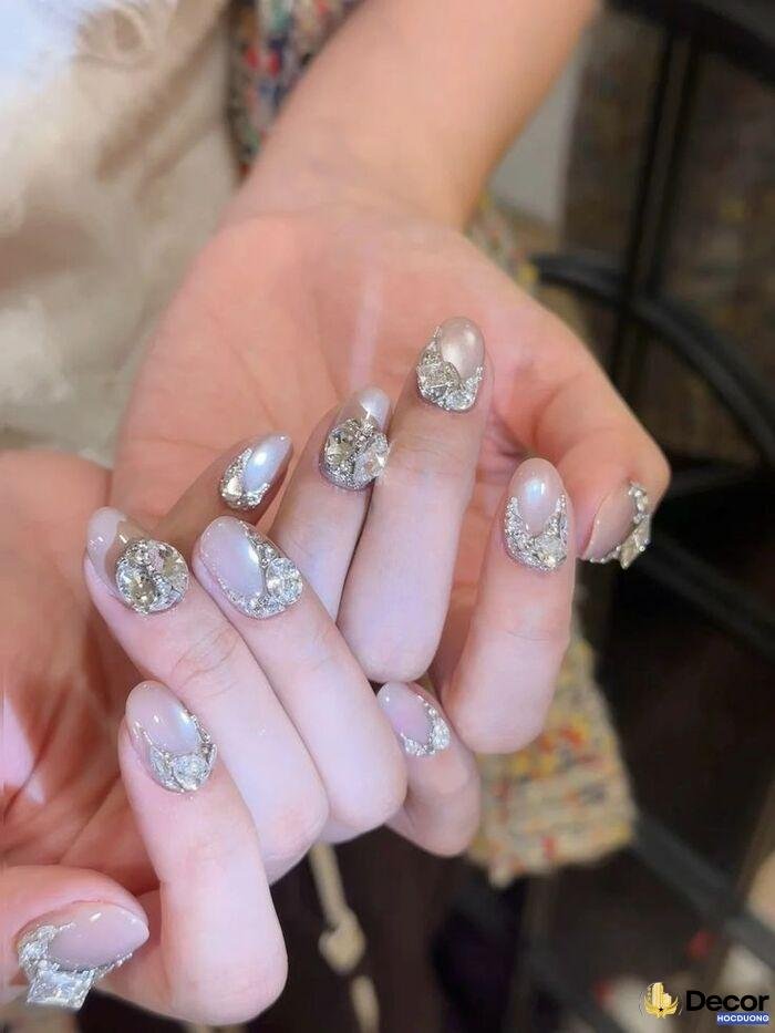 nail đính đá phá cách