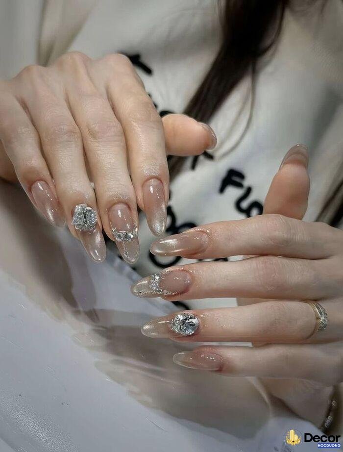 nail đính đá phong cách tây