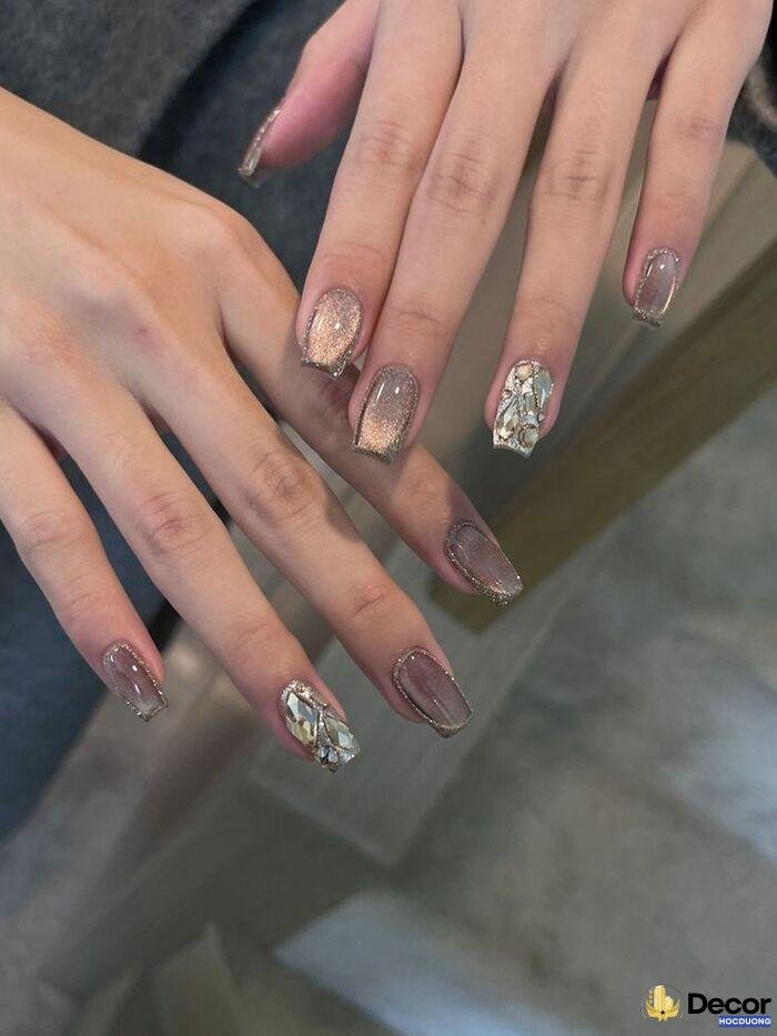 nail đính đá street style