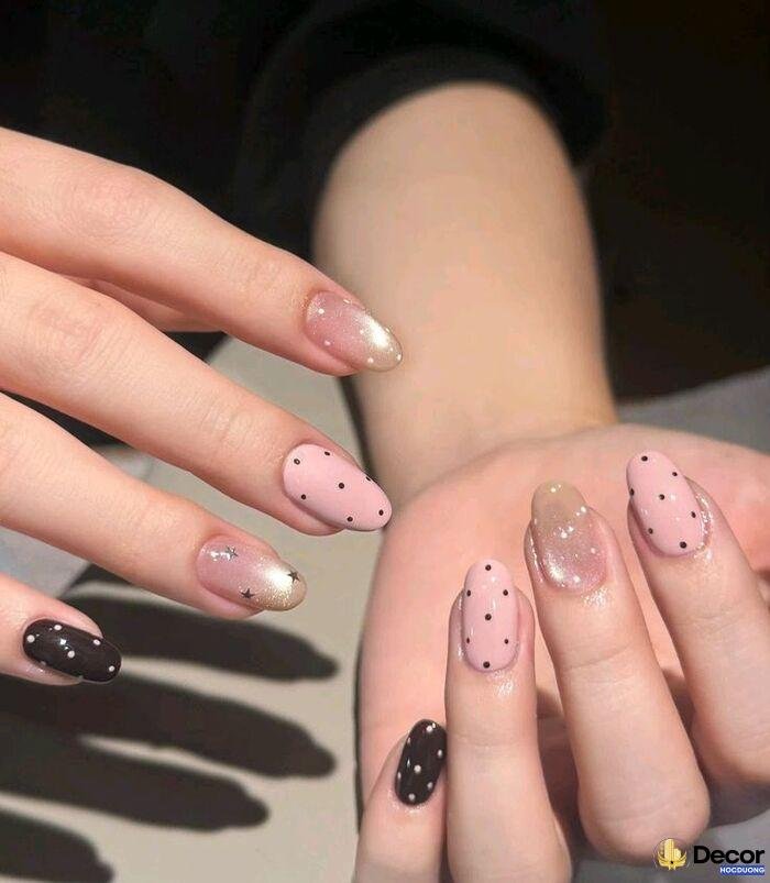 nail đơn giản nữ tính hiện đại