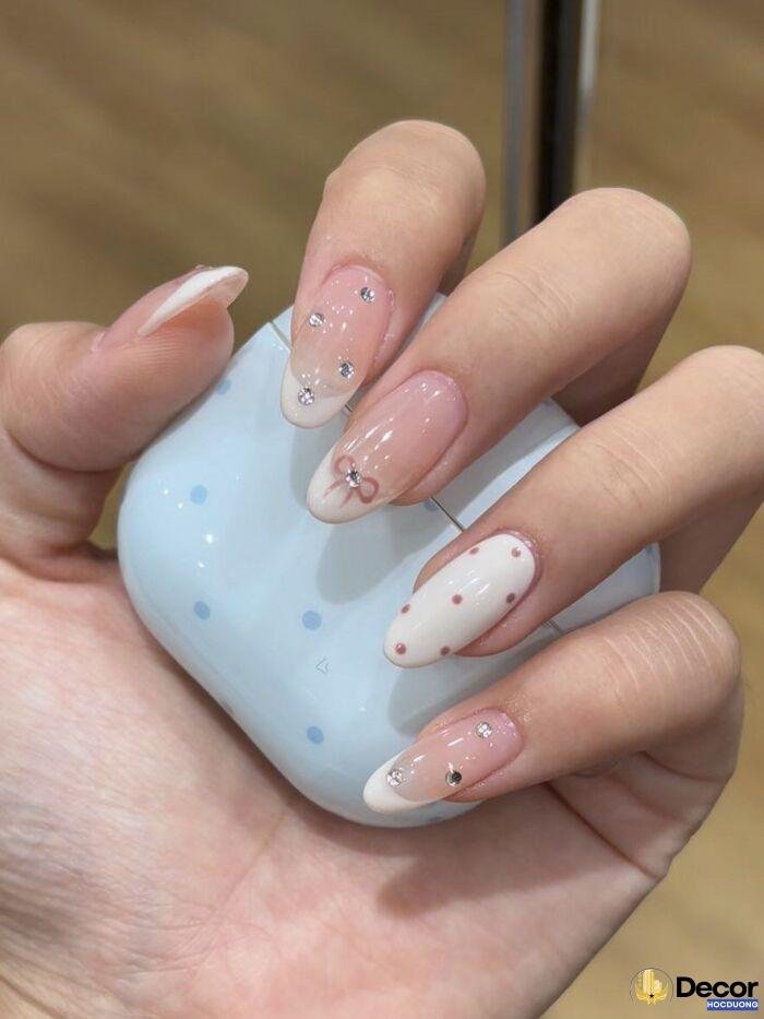 nail đơn giản nữ tính