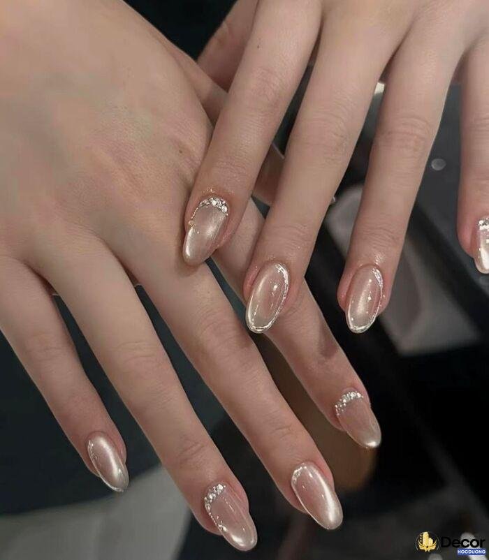 nail đơn giản phong cách tối giản