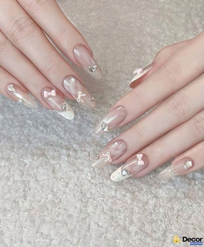 nail gắn đá đính nhẹ