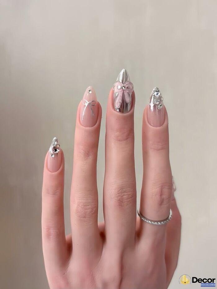 nail gắn đá nổi bật nhẹ
