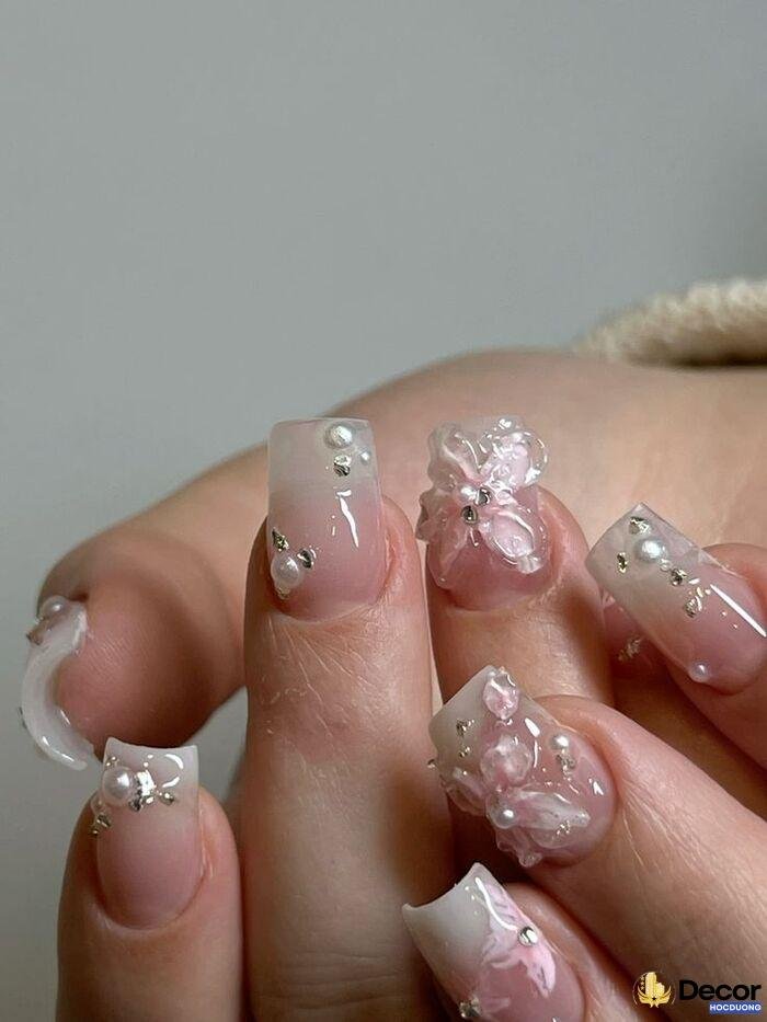 nail gắn đá nữ tính