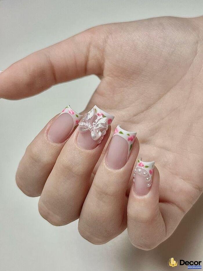 nail gắn đá phong cách xinh xắn