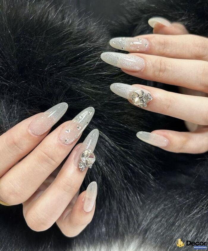 nail gắn đá sang trọng