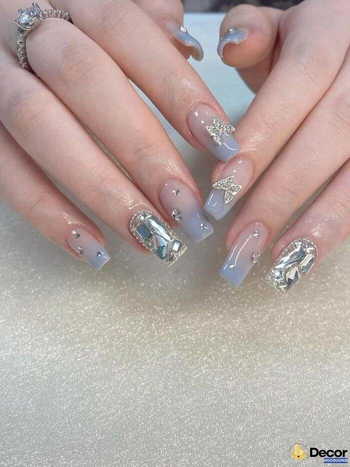 nail gắn đá tinh tế