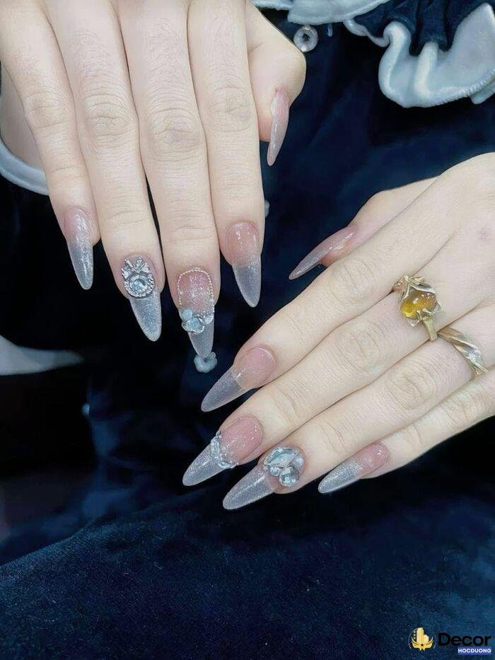 nail gắn đá trong veo