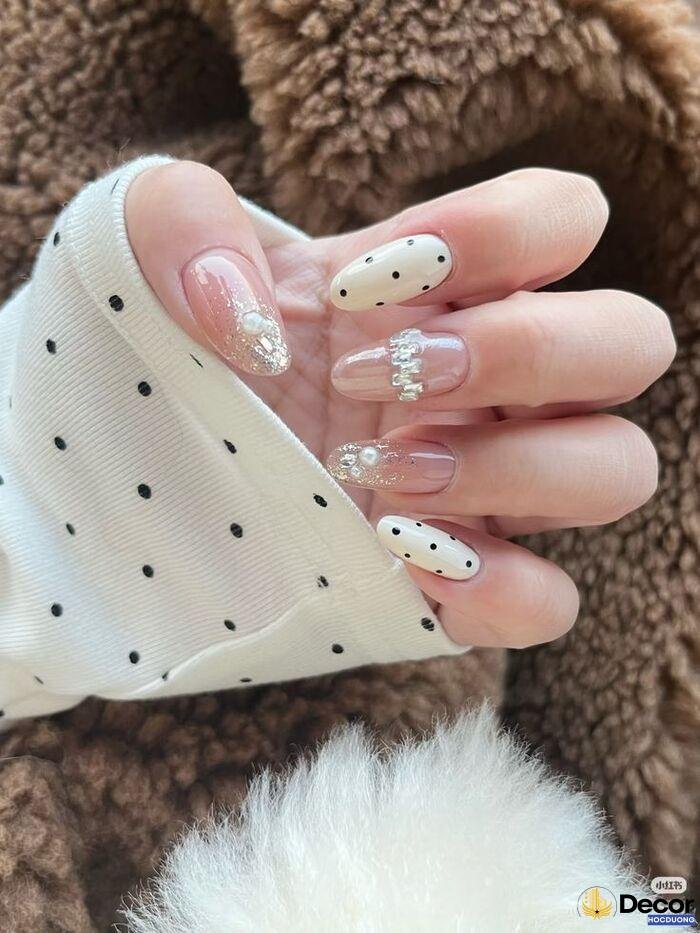 nail gắn đá