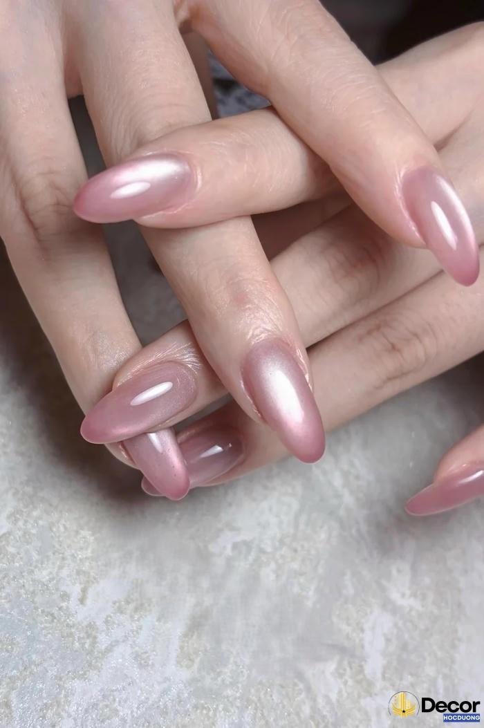 almond nails cá tính
