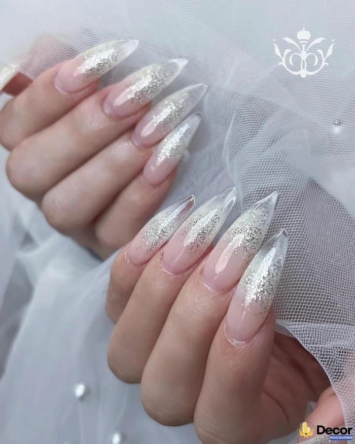 almond nails sáng tạo