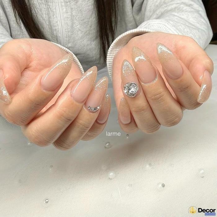 almond nails sang trọng