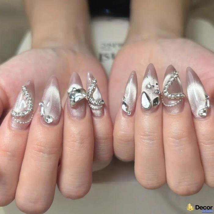 almond nails thẩm mỹ