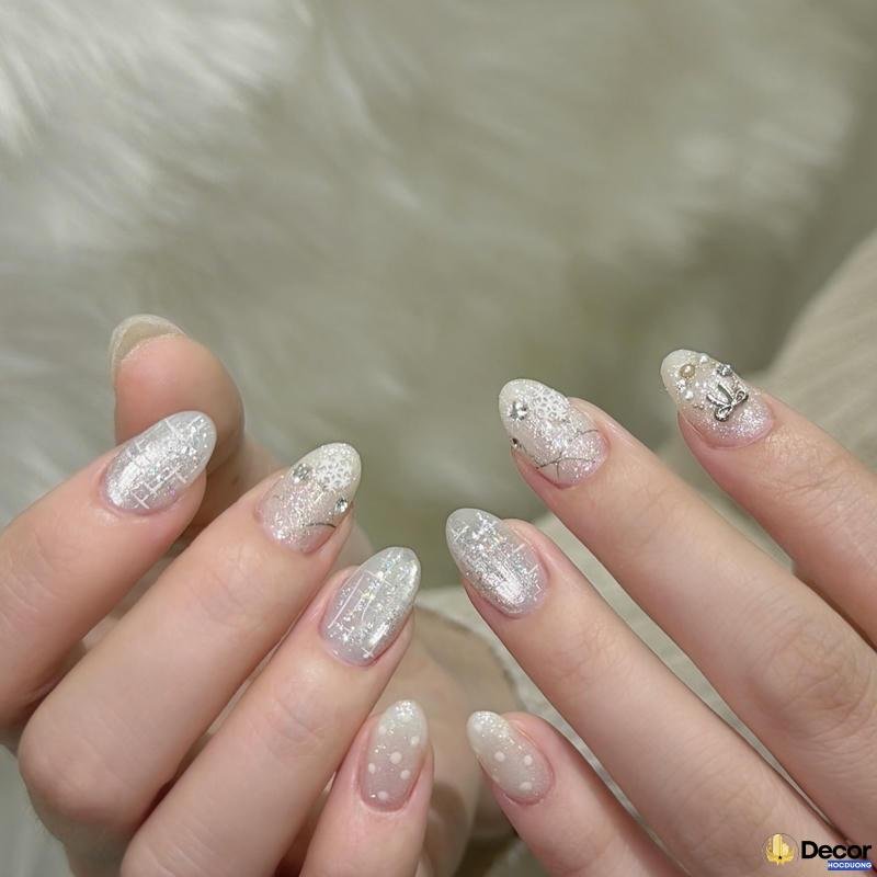 mẫu nail kim tuyến cực nét 4k