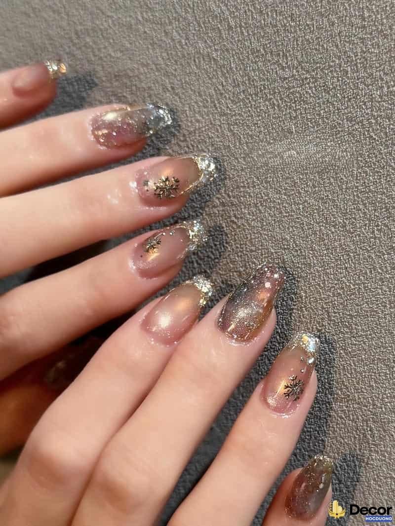 mẫu nail kim tuyến siêu nét 4k