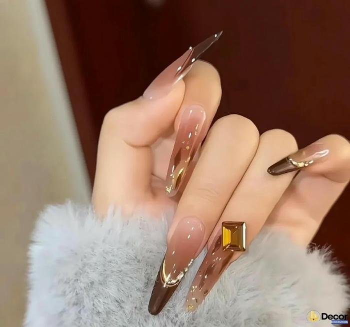 mẫu nail màu nâu cá tính 4k