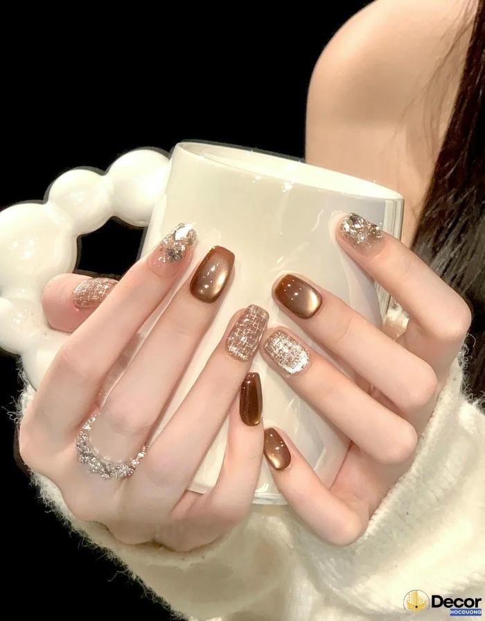 mẫu nail màu nâu tinh tế 4k
