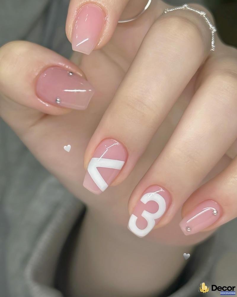 mẫu nail màu thạch hồng sang chảnh nét