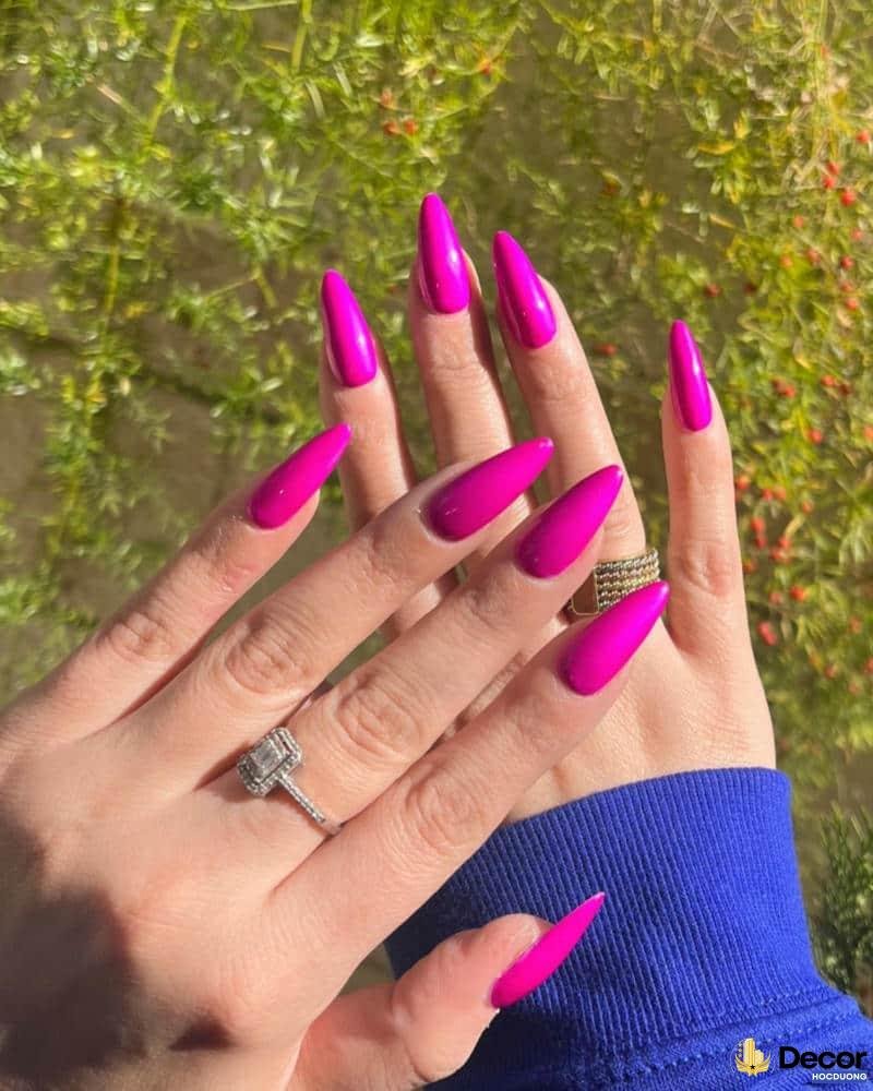 mẫu nail màu tím sang chảnh nét