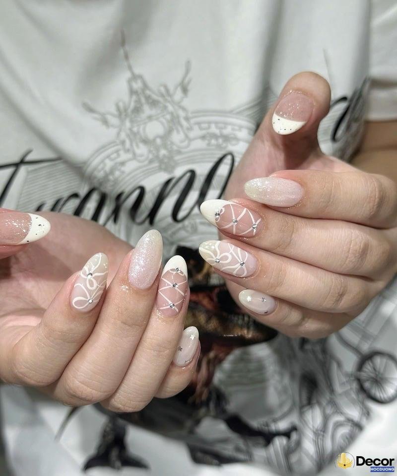mẫu nail màu trắng đẹp nhất 4k