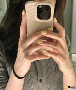 mẫu nail màu vàng 4k
