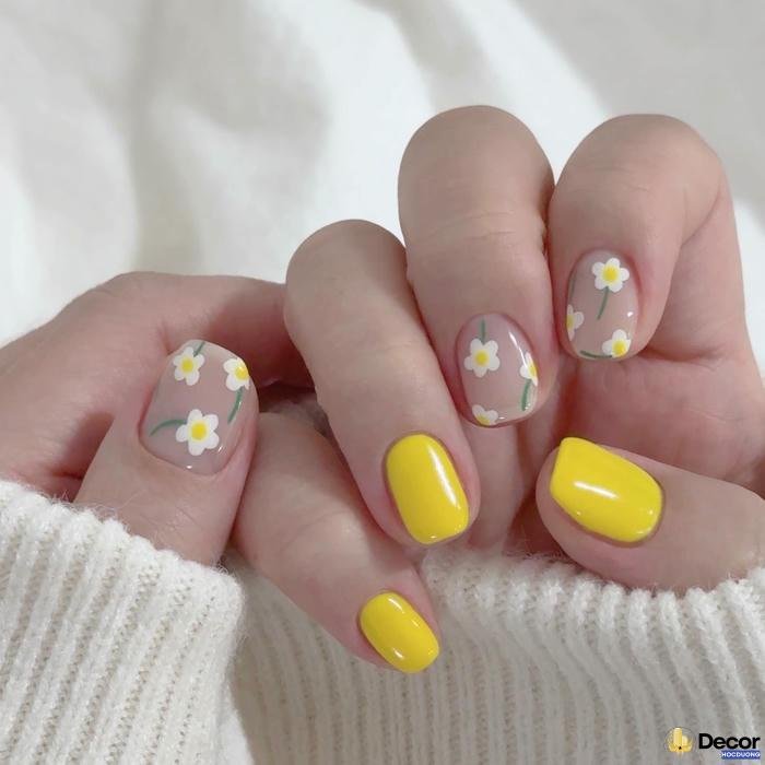 mẫu nail màu vàng sang chảnh nét