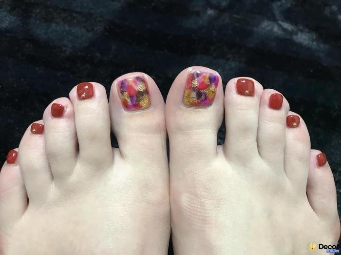 nail chân nổi bật