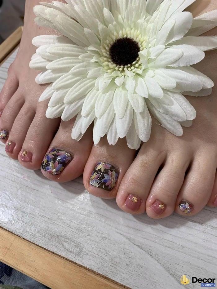 nail chân sáng tạo