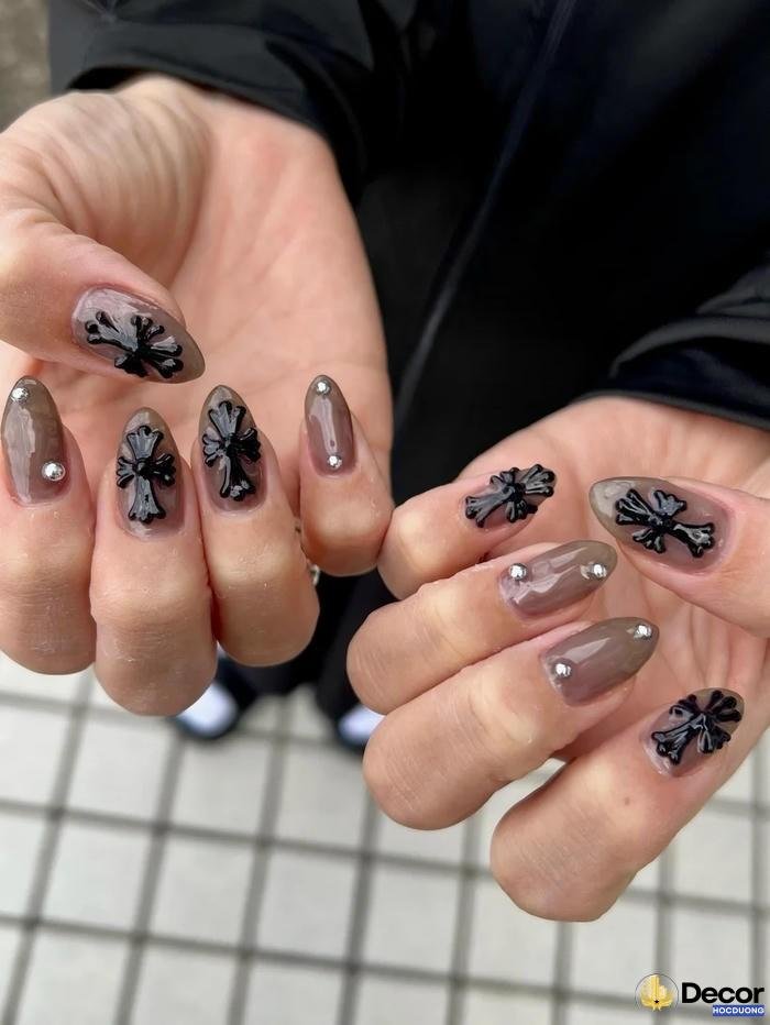 nail đen hiện đại