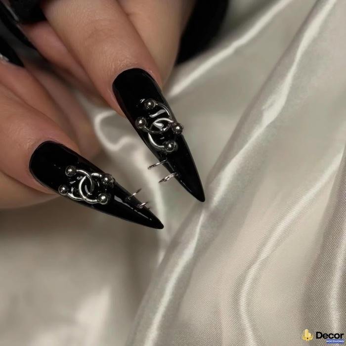 nail đen thanh lịch