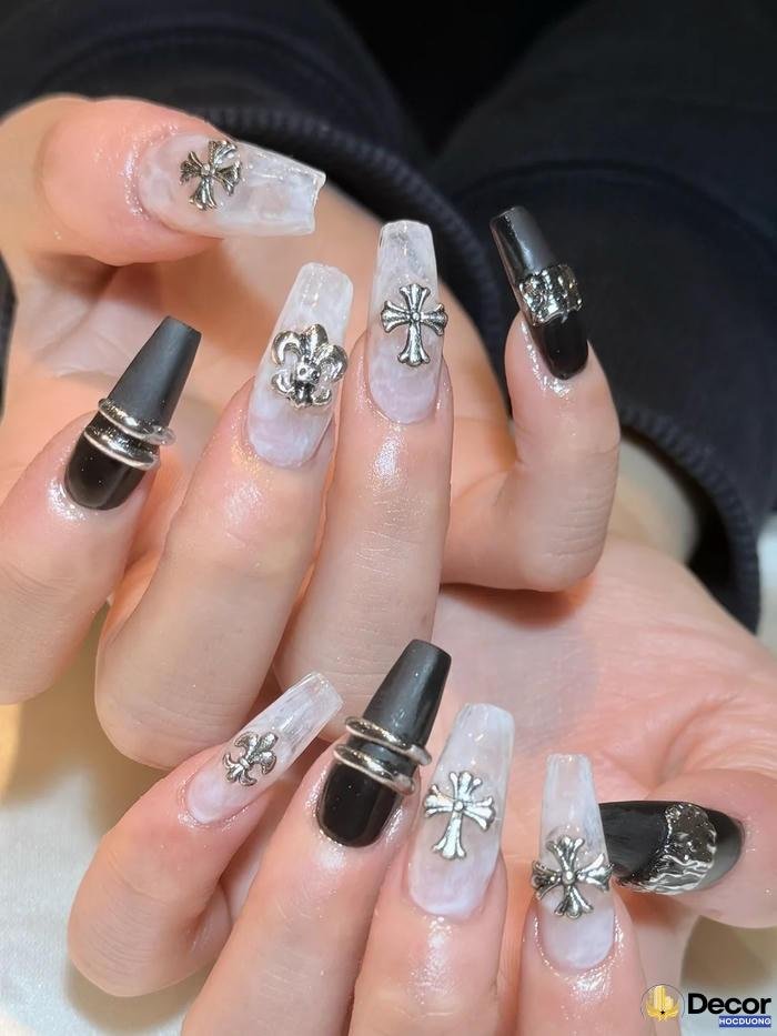 nail đen trắng phong cách