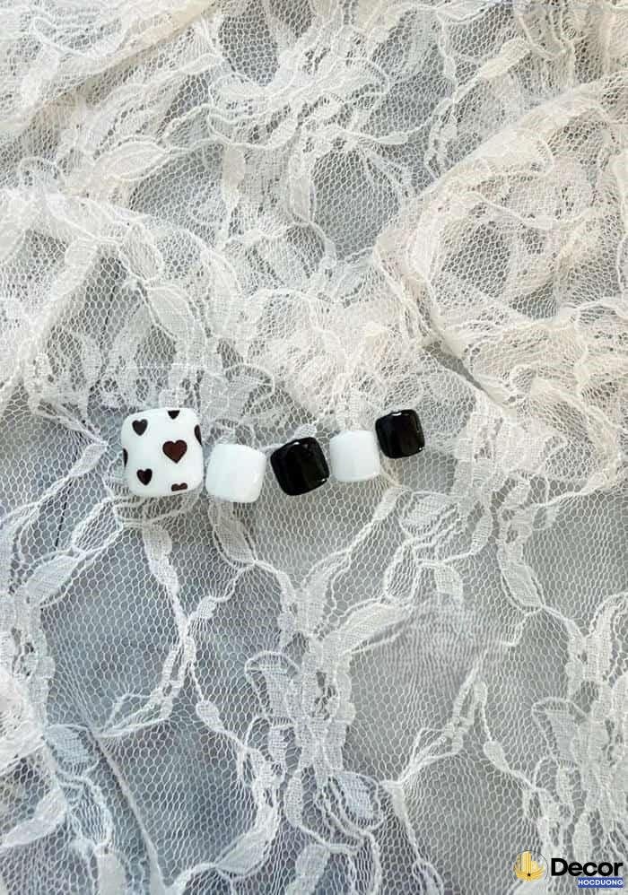 nail đen trắng tinh tế
