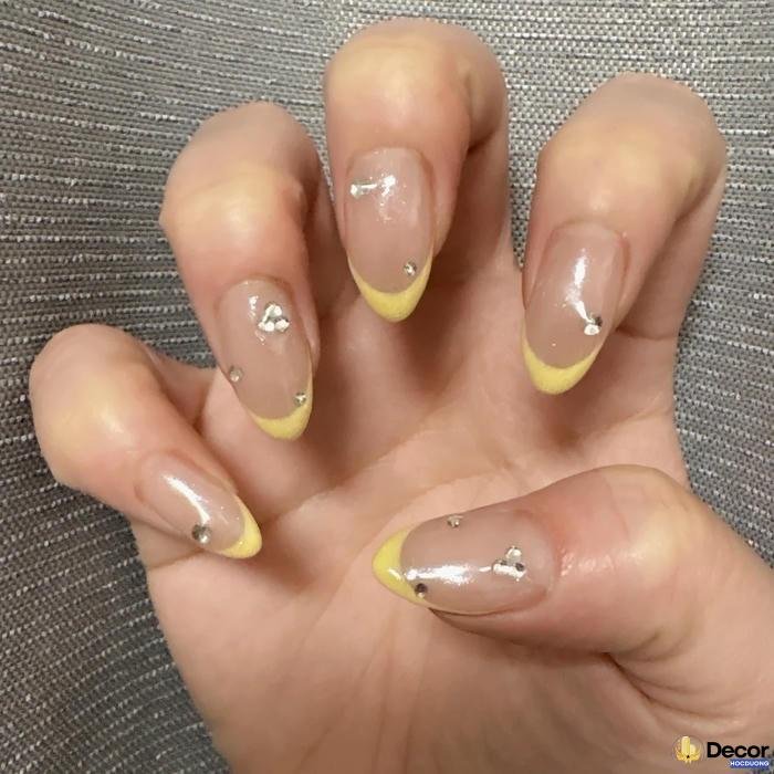 nail đính đá đơn giản
