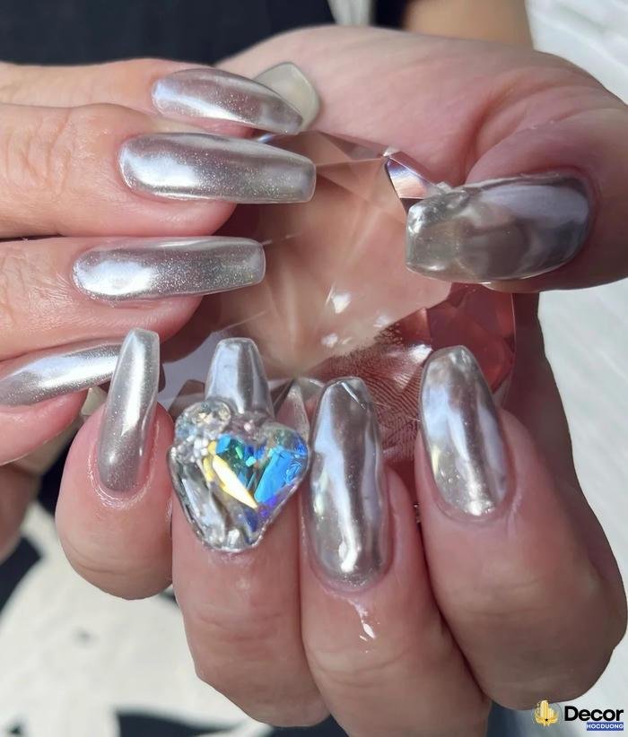 nail đính đá nghệ thuật