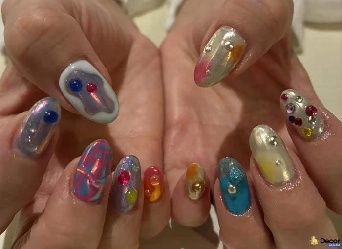 nail đính đá sang trọng