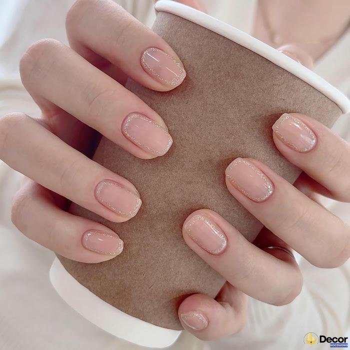 nail màu nude nhẹ nhàng nét