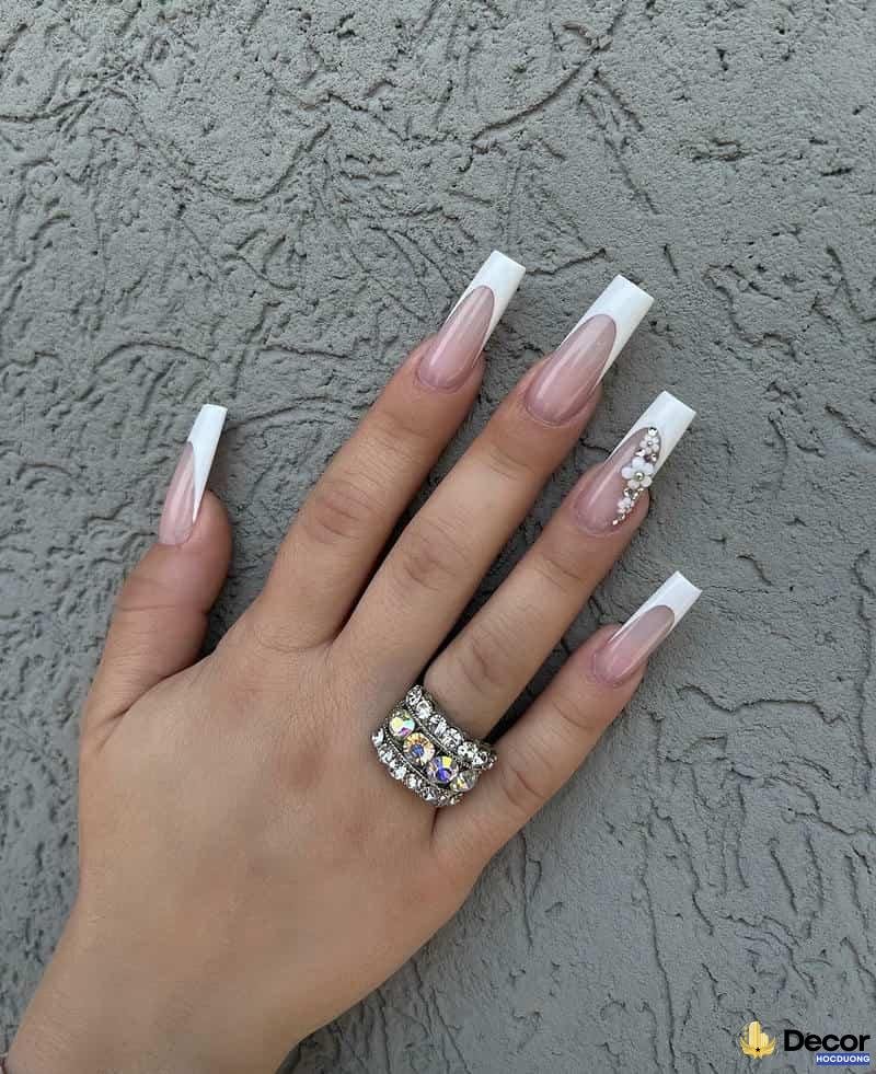 nail màu trắng sữa tinh khôi 4k