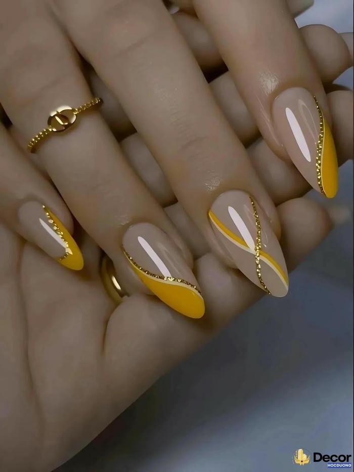 nail màu vàng chanh rực rỡ 4k