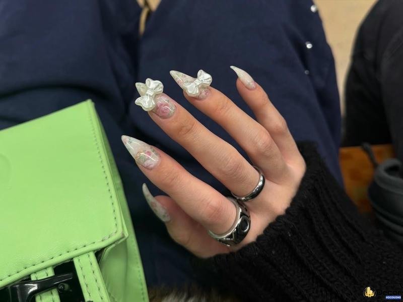 nail trắng phối kim tuyến lấp lánh full hd