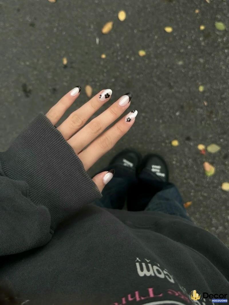 nail trắng phong cách cô dâu nét