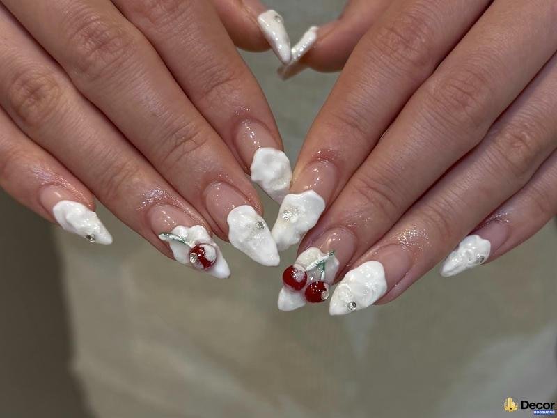 nail trắng tráng gương hiện đại nét