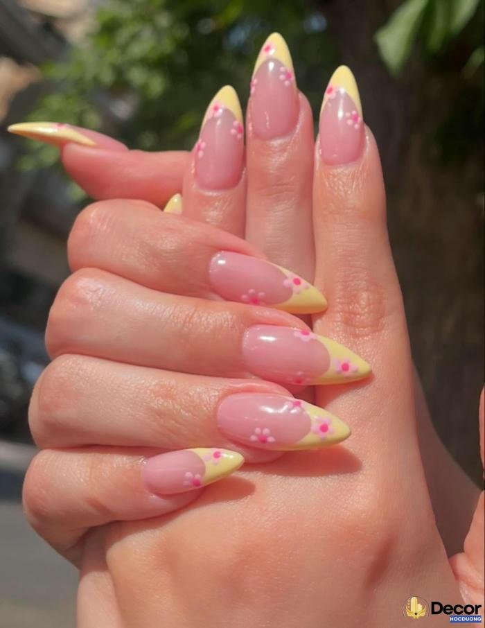 nail vàng phong cách trẻ trung full hd