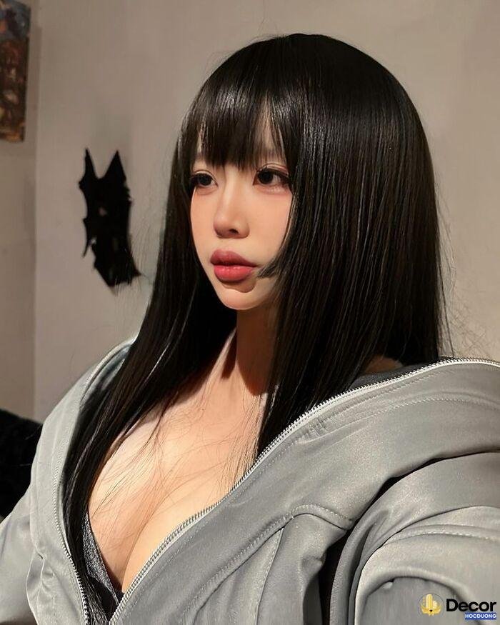 Gái xinh ngực khủng gu thời trang cuốn hút