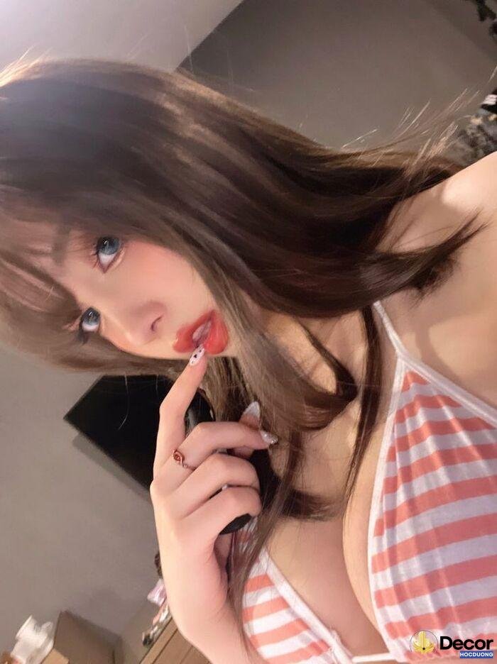 Gái xinh ngực khủng khiến dân tình chao đảo