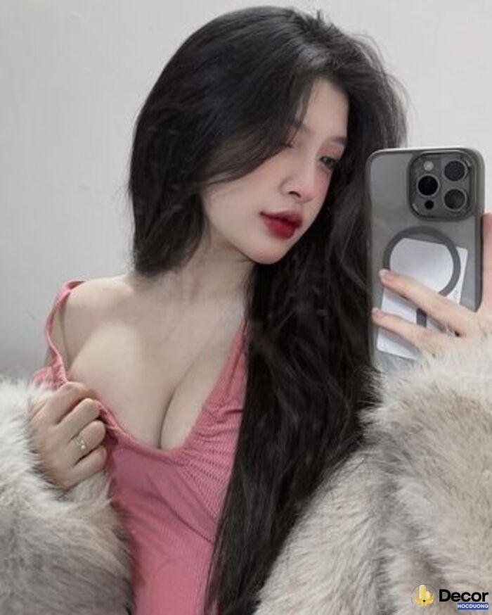 Gái xinh ngực khủng thần thái ngút ngàn