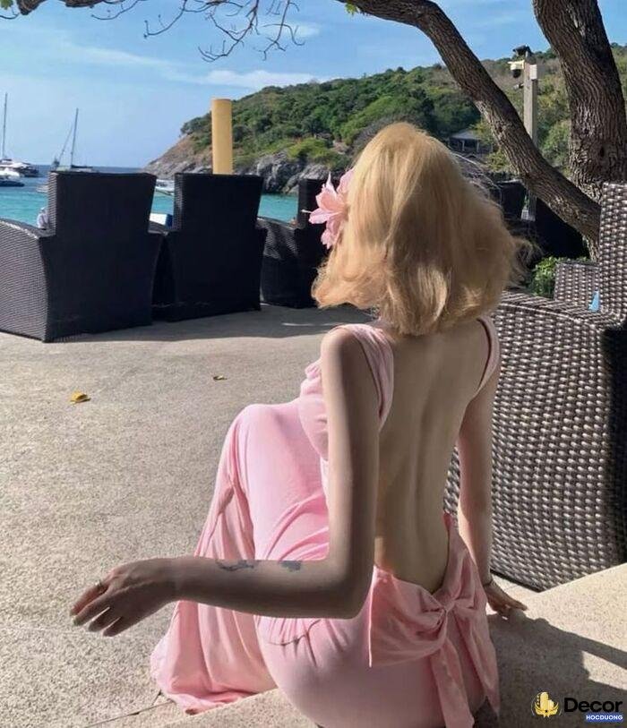 Gái xinh quay lưng ánh nắng hoàng hôn